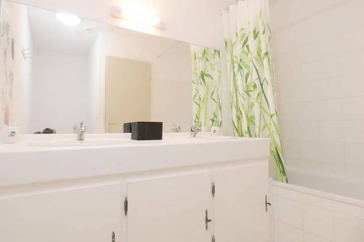 Location de vacances pour 4 personnes, avec terrasse ainsi que jardin et piscine à Bias - 3