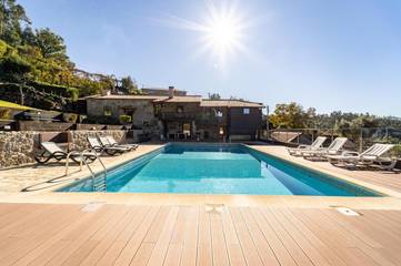 Gîte pour 10 personnes, avec balcon ainsi que piscine et jardin dans Pinheiro