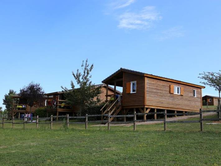 Chalet pour 8 personnes, avec piscine et terrasse, animaux acceptés dans l' Aveyron