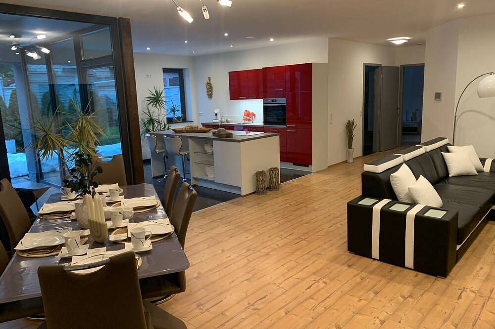 Ganze Wohnung, Modern and barrier-free holiday apartment boho style, bookable massages possible in Lauscha, Rennsteig