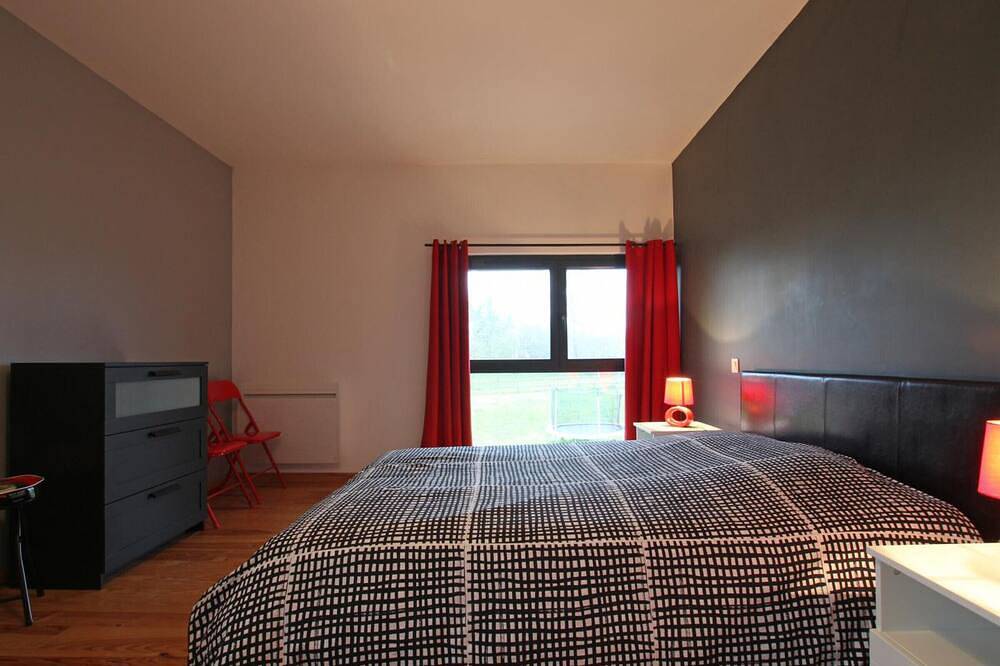 La Grange 18ème siècle avec Spa, lumière naturelle et grande capacité in Moyon, Région de Saint-Lô