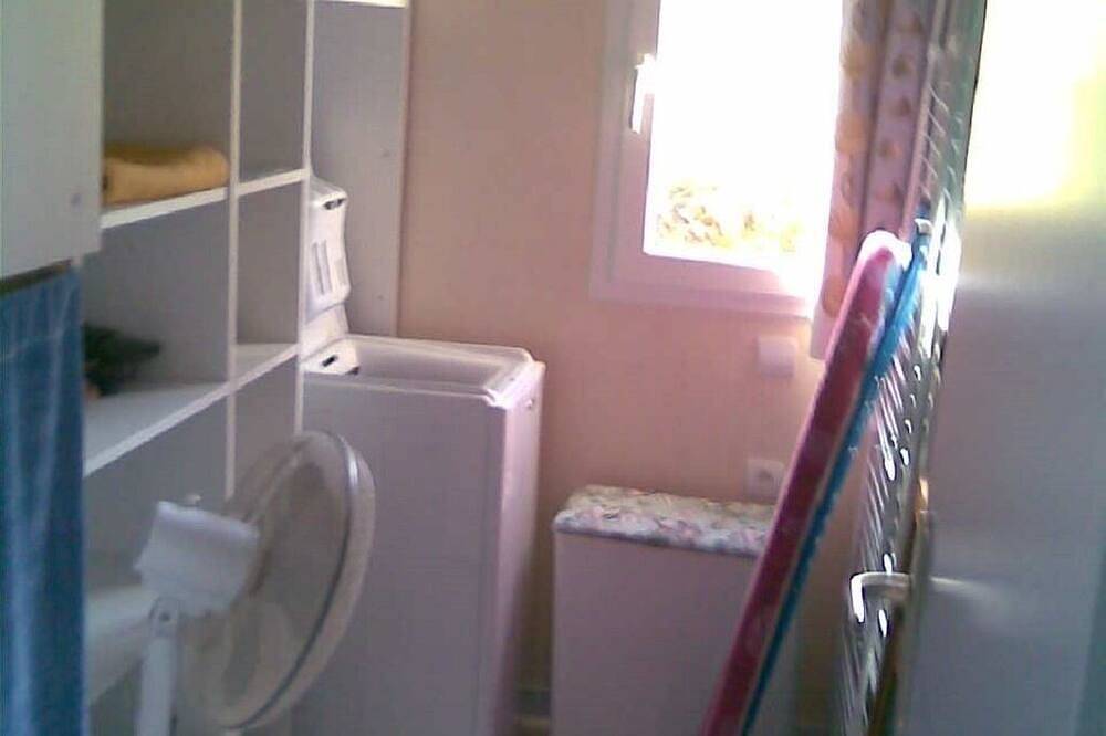 Chalet de plain pied, accès internet et spas, le confort à petit prix in Pionsat, Puy-de-Dôme