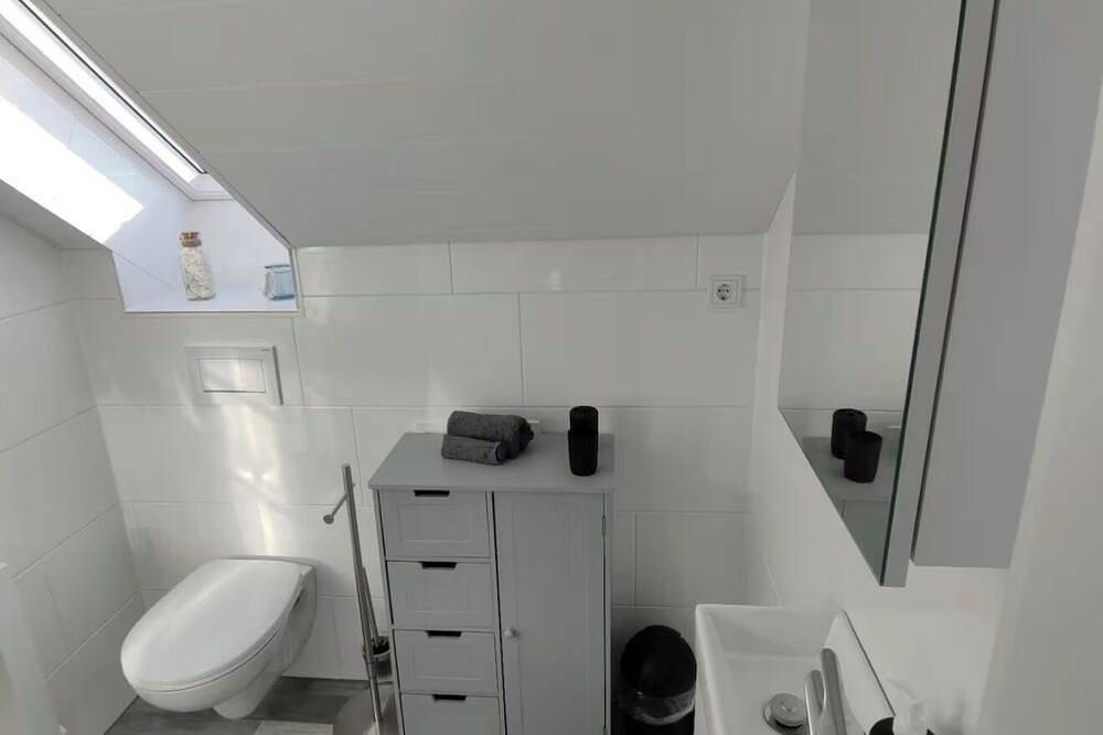 Ganze Wohnung, Troisdorf Super Anbindung Köln Bonn Airport/ Köln Messe in Troisdorf, Rhein-Sieg-Kreis