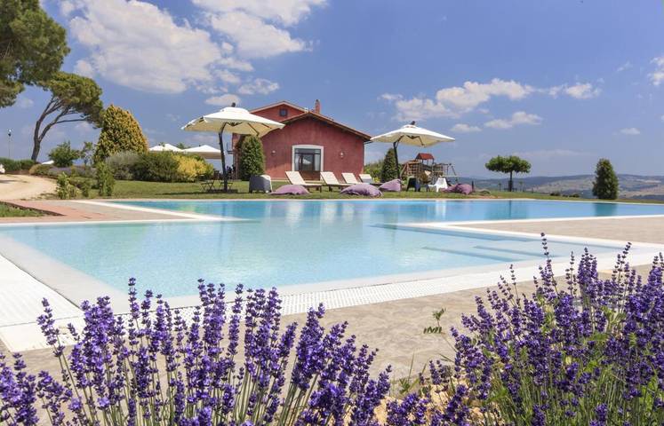 Agriturismo per 3 persone, con Idromassaggio e Giardino nonché Piscina a Tuscania