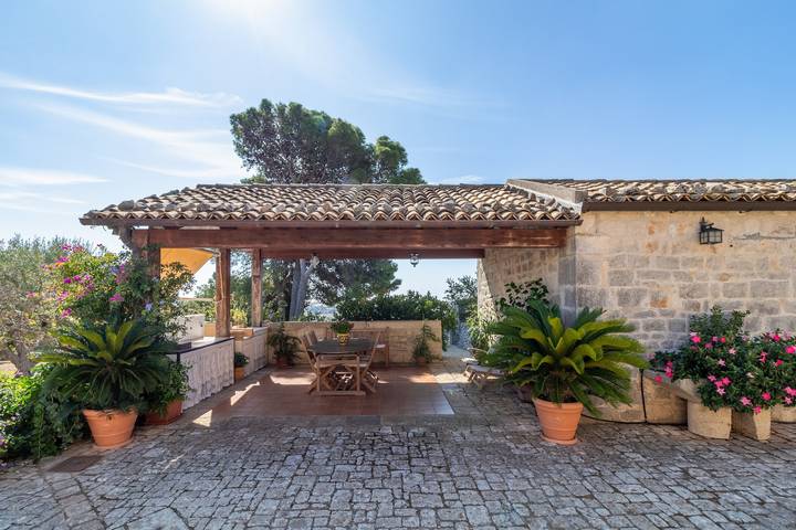 Appartement entier, Appartement "Il Flauto Magico" avec terrasse privée, Wi-Fi et climatisation in Modica, Province de Ragusa