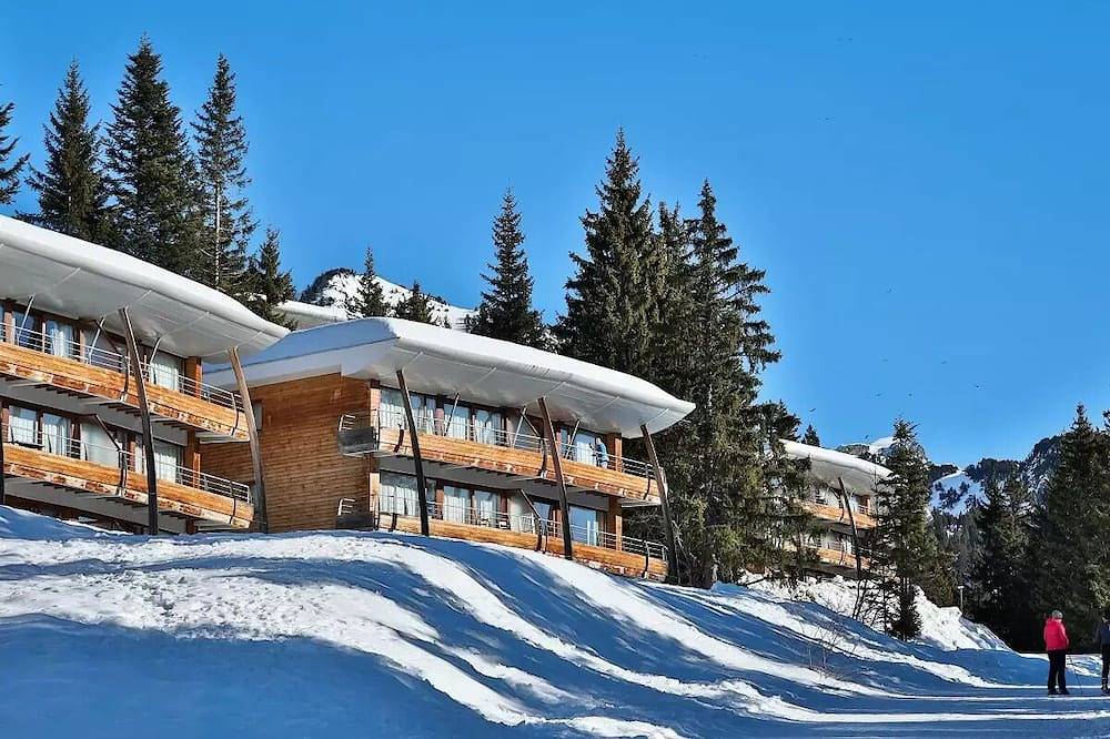 Entire apartment, 2-room apartment 4/6 persons Mountain view in Chamrousse, Écrins National Park