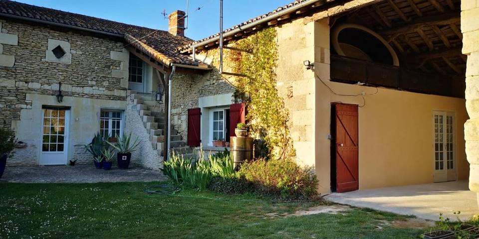 Gîte pour 2 personnes, avec terrasse ainsi que jardin et vue à Mouterre-Silly - 2