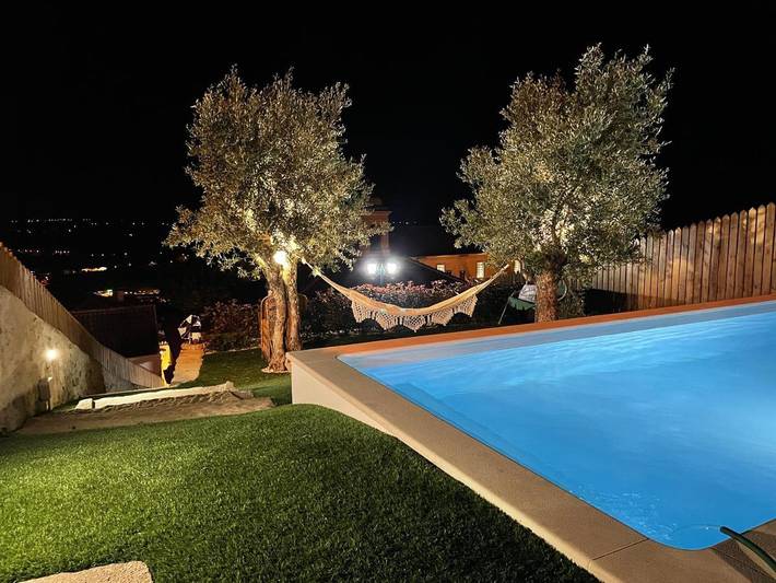 Location de vacances pour 6 personnes, avec piscine ainsi que vue et jardin dans Ourém - 2