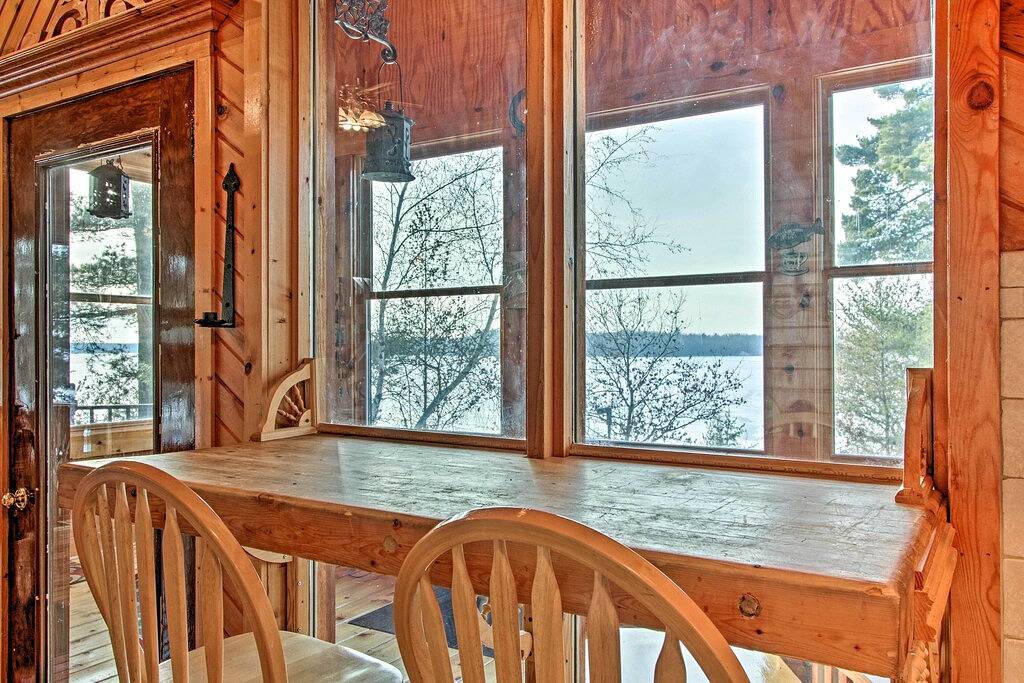 Neu! Waterfront Retreat auf 2 Morgen mit Deck & View! in Castle Rock Lake