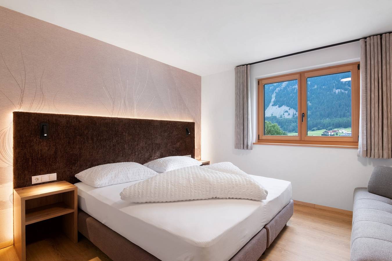 Ganze Wohnung, Residence Froy Wohnung 7 – Seeblick, Whirlpool & Frühstück inklusive in Reschensee, Graun
