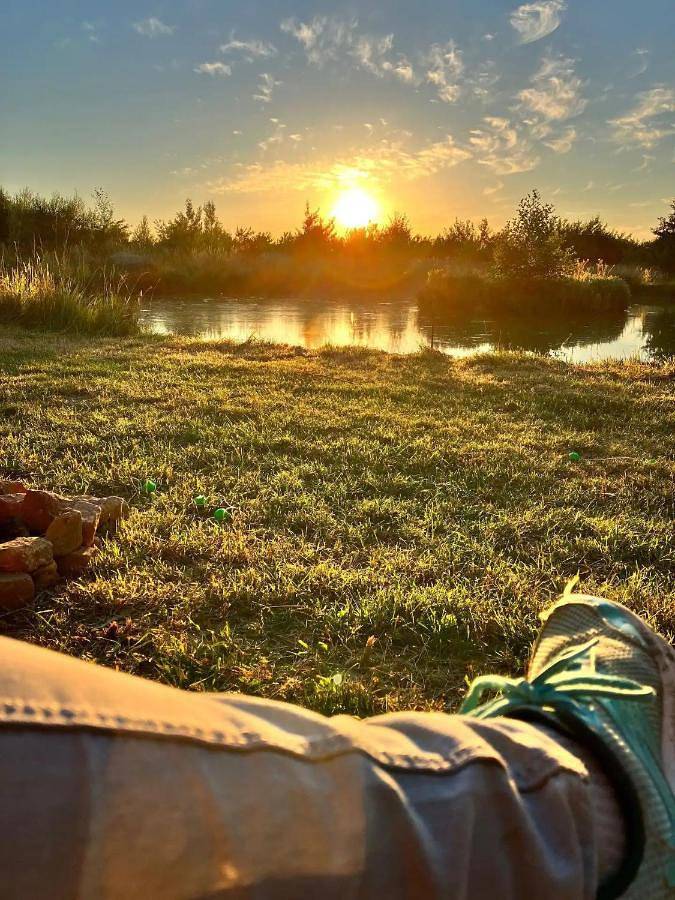 Tente pour 2 personnes, avec vue sur le lac et vue ainsi que jardin et piscine dans le Pas-de-Calais - 2