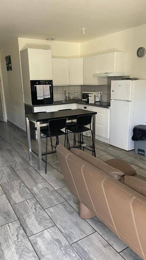 Appartement entier, One-Bedroom Apartment in Lempdes, Région de Clermont-Ferrand