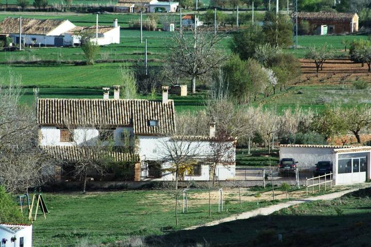 Casa rural para 13 personas, con vistas y jardín en Manchuela Conquense