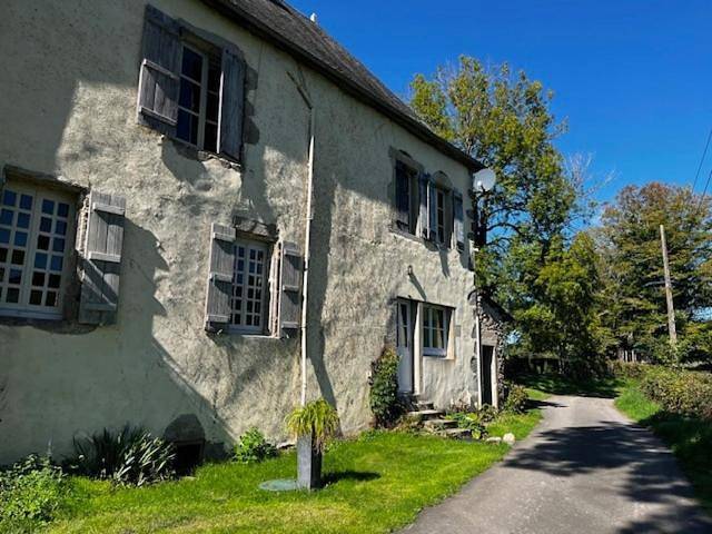 Location de vacances pour 5 personnes, avec piscine ainsi que jardin et vue, animaux acceptés à Corancy