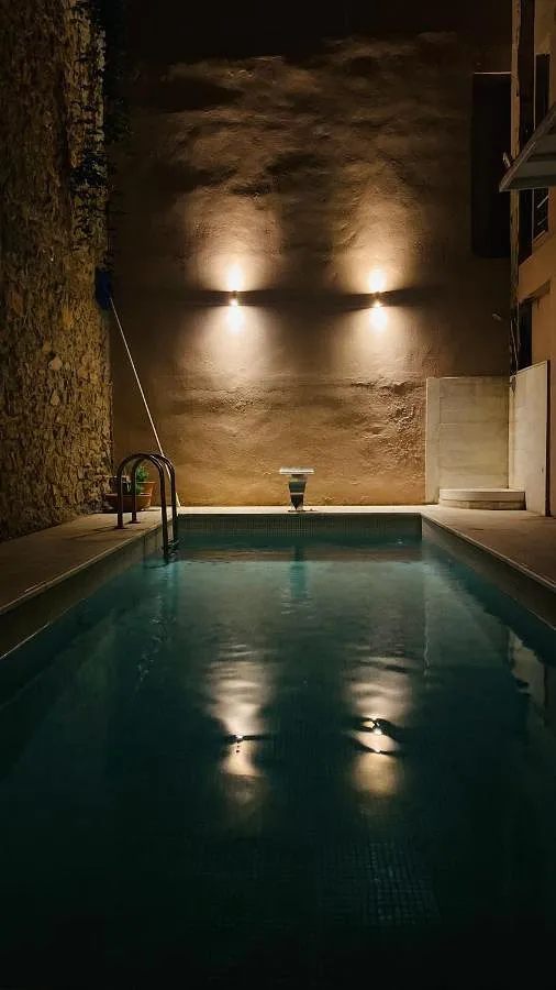 Apartmenthotel für 5 Personen, mit Pool und Whirlpool sowie Terrasse - 1