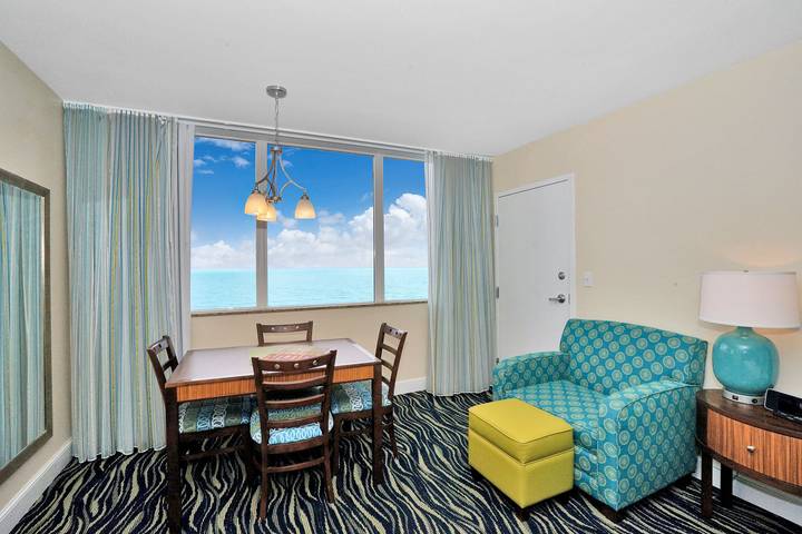 Vacation rental for 2 people, with ocean view and pool in Hollywood Beach (FL)