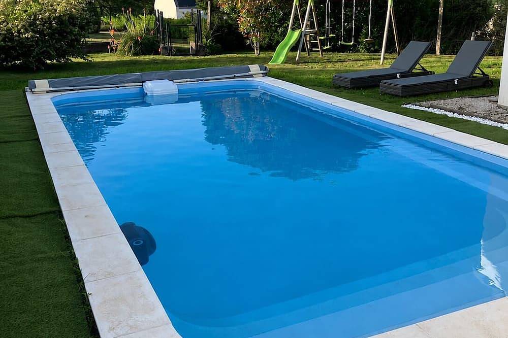 Appartement entier, Studio flambant neuf Vannes-piscine chauffée-commodités à côté-Golfe du Morbihan in Grand-Champ, Région de Vannes