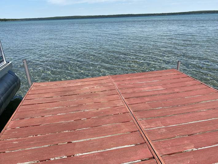 Vacation rental for 8 people, with yard in Higgins Lake