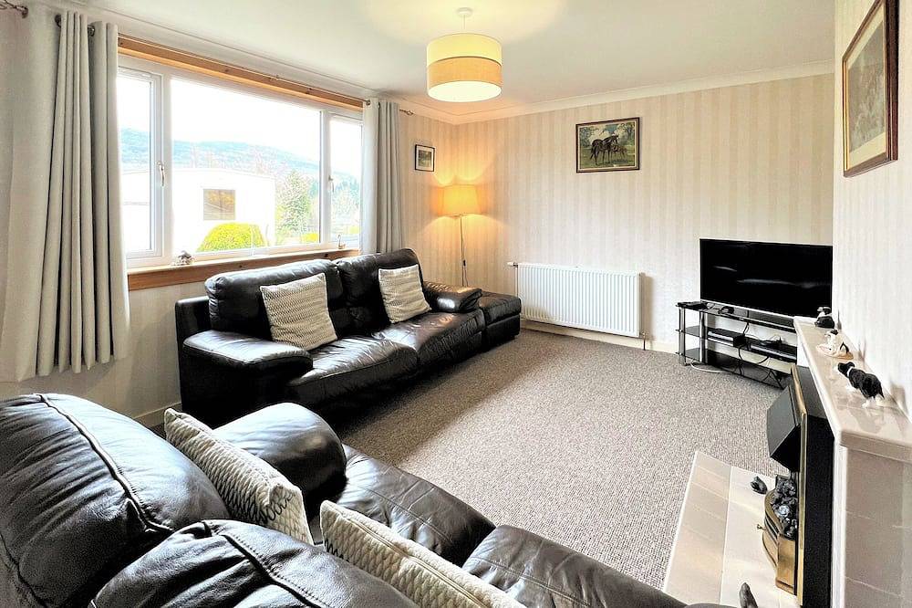 Log Cabin for 6 People in Fort Augustus, Loch Ness