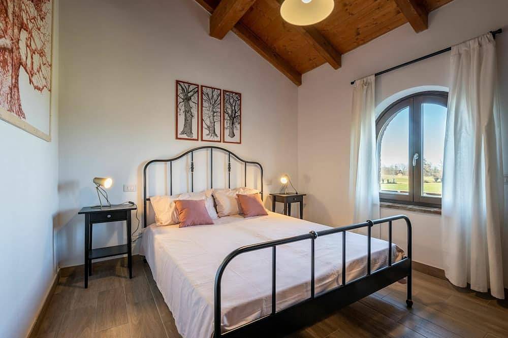Apartamento entero, Acogedor apartamento para 3 personas con Wifi, Tv, patio, mascotas permitida y aparcamiento in Mondovì, Provincia de Cuneo
