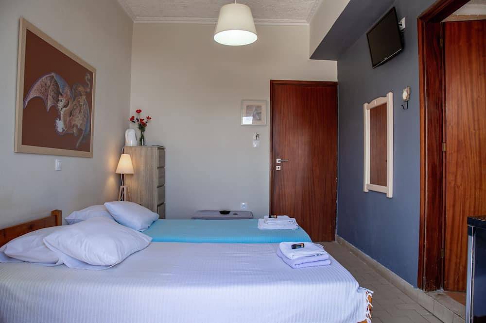 Affordable double room w/sea view on Agia Marina beach\n in Agia Marina, Region de Chania