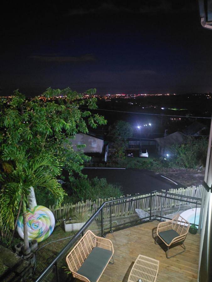 Appartement de vacances pour 6 personnes, avec terrasse ainsi que vue et piscine