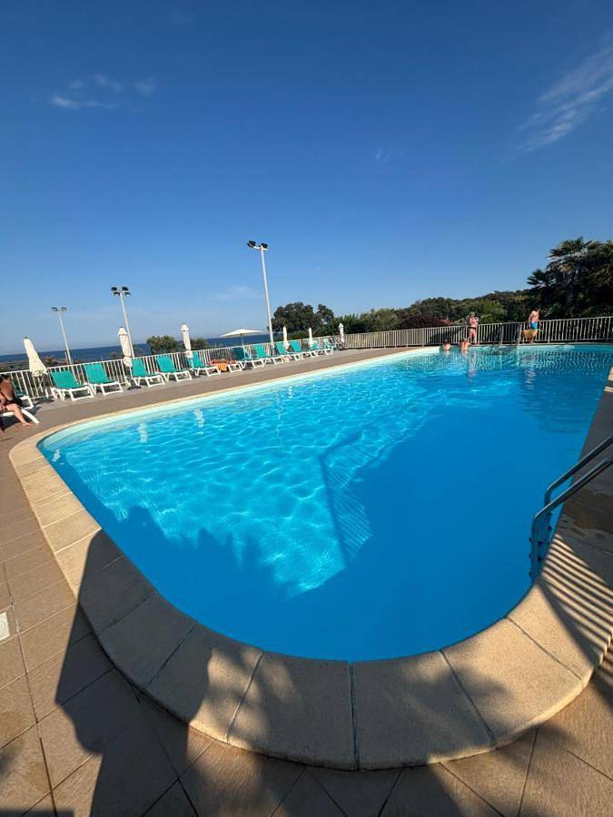 Appartement de vacances pour 6 personnes, avec Terrasse ainsi que Piscine et Vue