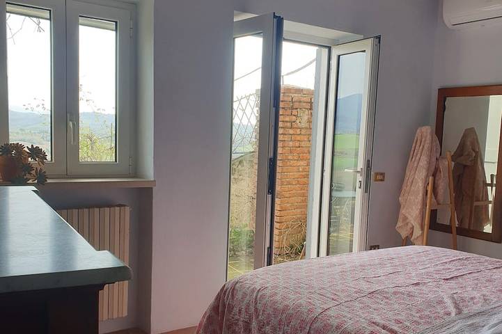 Charming cottage in hilltop town with garden and stunning views in Otricoli, Province de Terni
