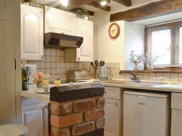 Log Cabin for 2 People in Shropshire, Midlands, Photo 2