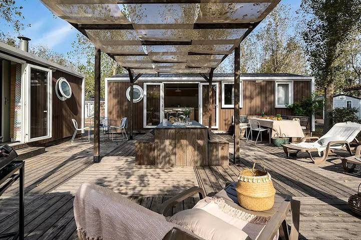 Camping pour 10 personnes dans Plages des Cabanes de Fleury