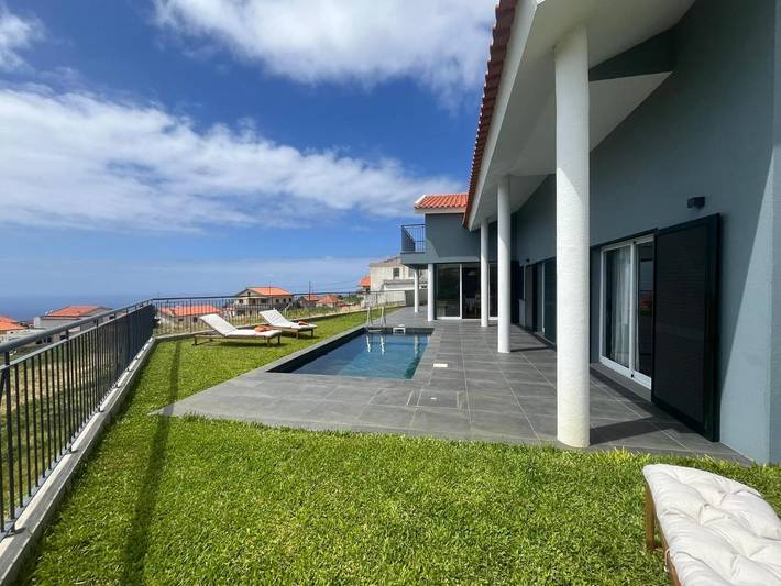 Location de vacances pour 8 personnes, avec jardin ainsi que piscine et vue à Ponta Do Pargo - 3