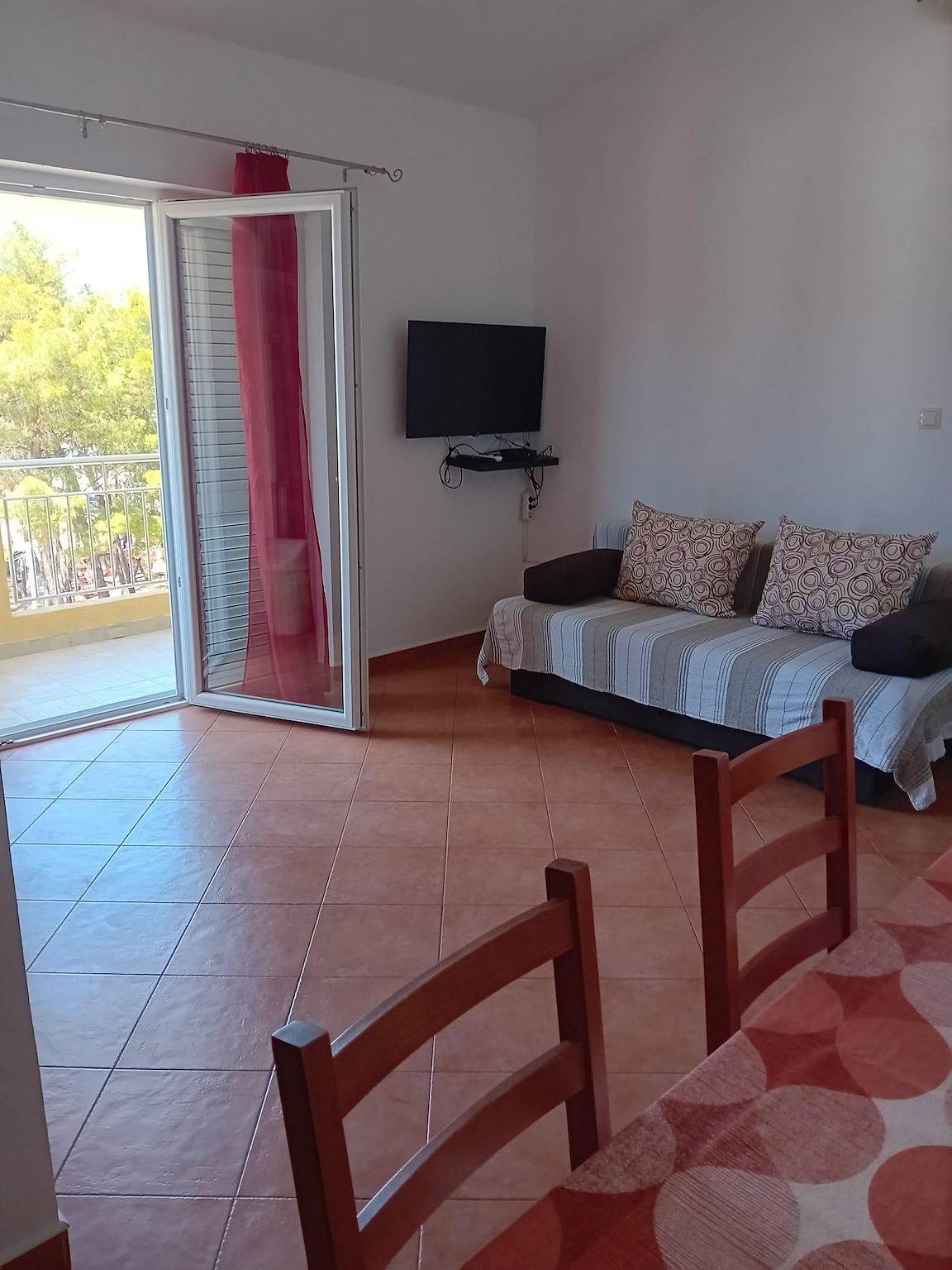 Ganze Wohnung, 1-Zimmer-Ferienwohnung mit Terrasse und Meerblick Drage, Biograd -c in Drage (Pakoštane), Zadar