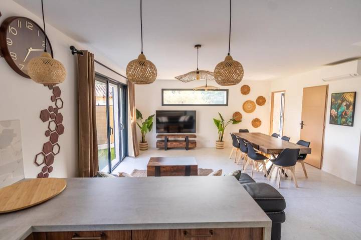 Location de vacances pour 8 personnes, avec jardin et vue ainsi que terrasse et piscine à Figanières - 2