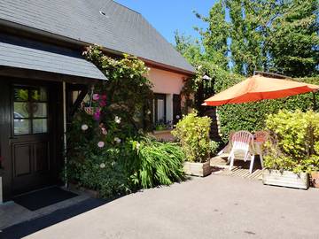 Gîte pour 4 personnes, avec jardin ainsi que piscine et terrasse, animaux acceptés dans le Calvados