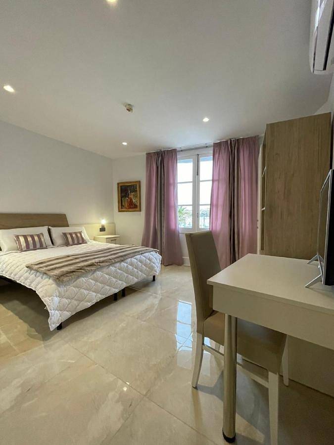 Alojamiento y desayuno para 2 personas, con Balcón además de Terraza y Vistas en Malta