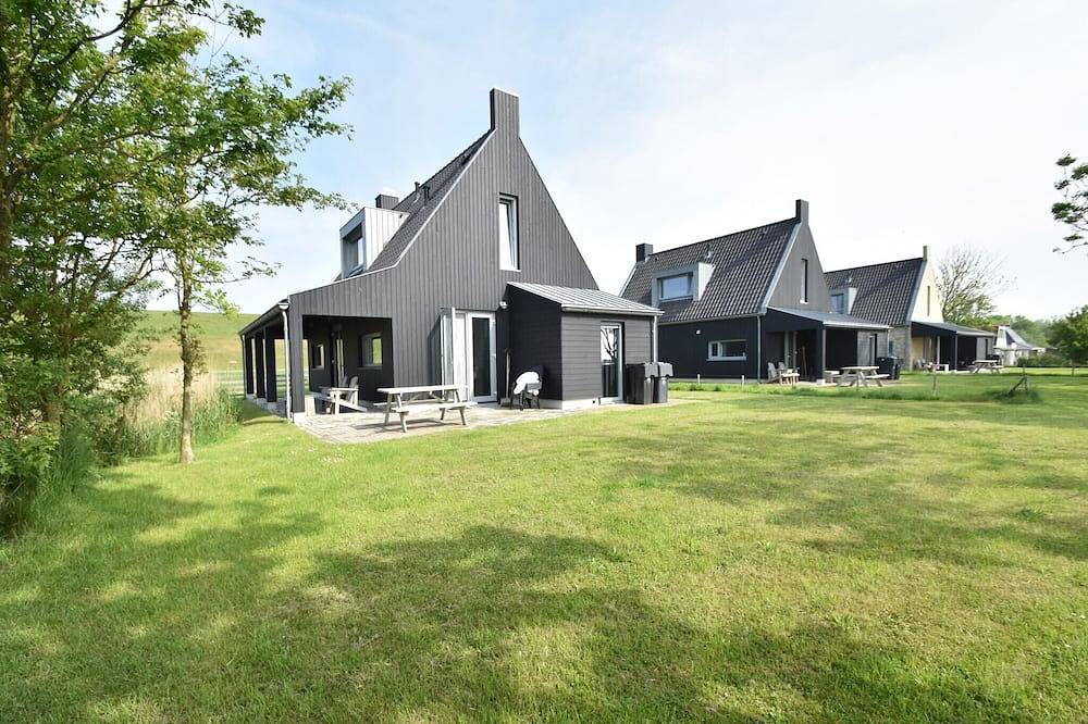 Villa aan zee met tuin in Franekeradeel, Nederlandse Noordzeekust