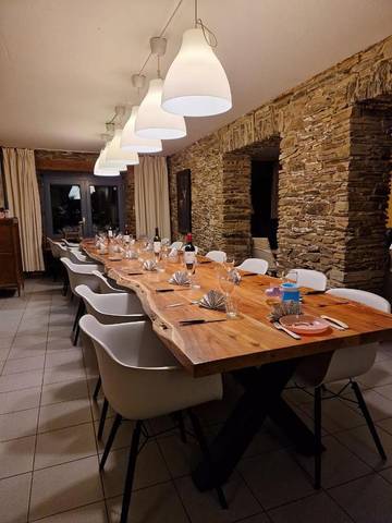 Gîte pour 26 personnes, avec vue et jardin dans Laforêt