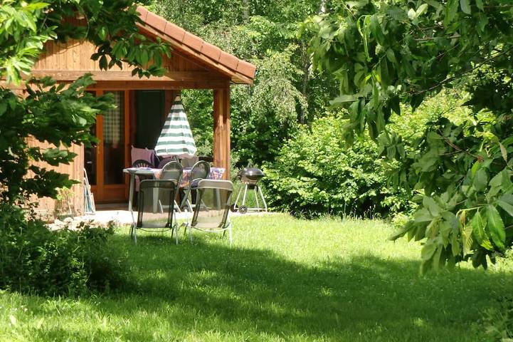 Chalet pour 4 personnes, avec Terrasse et Jardin à Saint-Mamet-la-Salvetat