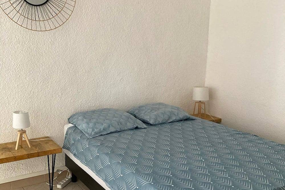 Entire apartment, Spacious 2 bedrooms / closed private parking in Entraigues-sur-la-Sorgue, Vaucluse