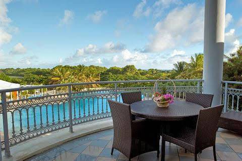 Gîte pour 4 personnes, avec terrasse et jacuzzi ainsi que jardin et piscine à Saint-François - 4