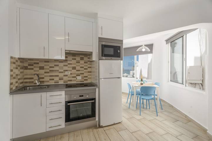 Ganze Wohnung, Ferienwohnung 'San Rafael' mit Meerblick, Gemeinschaftspool und Wlan in Playa de Troya, Teneriffa Süd
