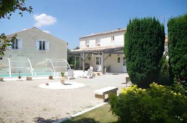 Cottage pour 2 personnes, avec piscine et jardin à Saint-Hilaire-la-Palud