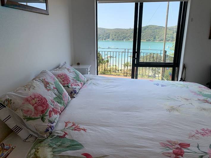 Holiday home for 7 people, with balcony on North Island New Zealand