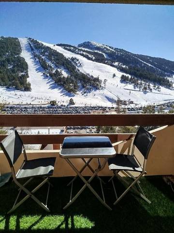 Gîte pour 5 personnes, avec vue et terrasse dans Gréolières les Neiges