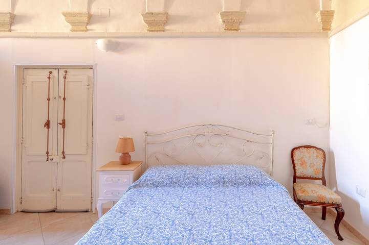 Room 'Ciclamino' with Shared Terrace, Wi-Fi and Air Conditioning in San Donato di Lecce, Lecce Province