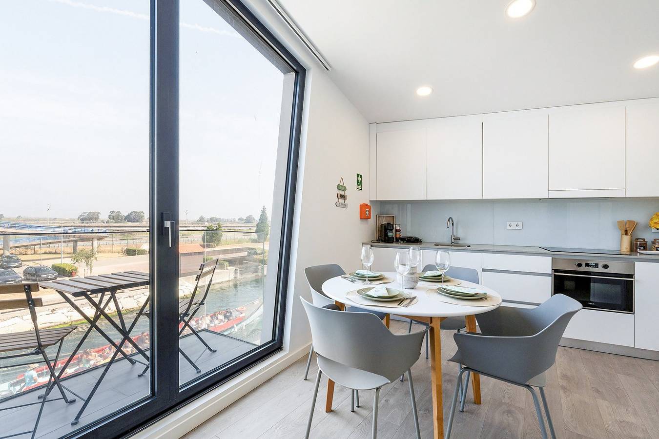 Geheel appartement, Vakantieappartement voor 4 personen met balkon in Aveiro, Aveiro District