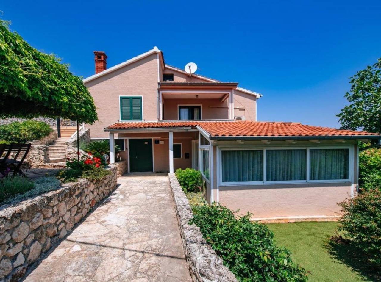 Holiday Home Villa Rokov - Five Bedroom Holiday Home with Swimming Pool in Zadar (Kommun), Iz