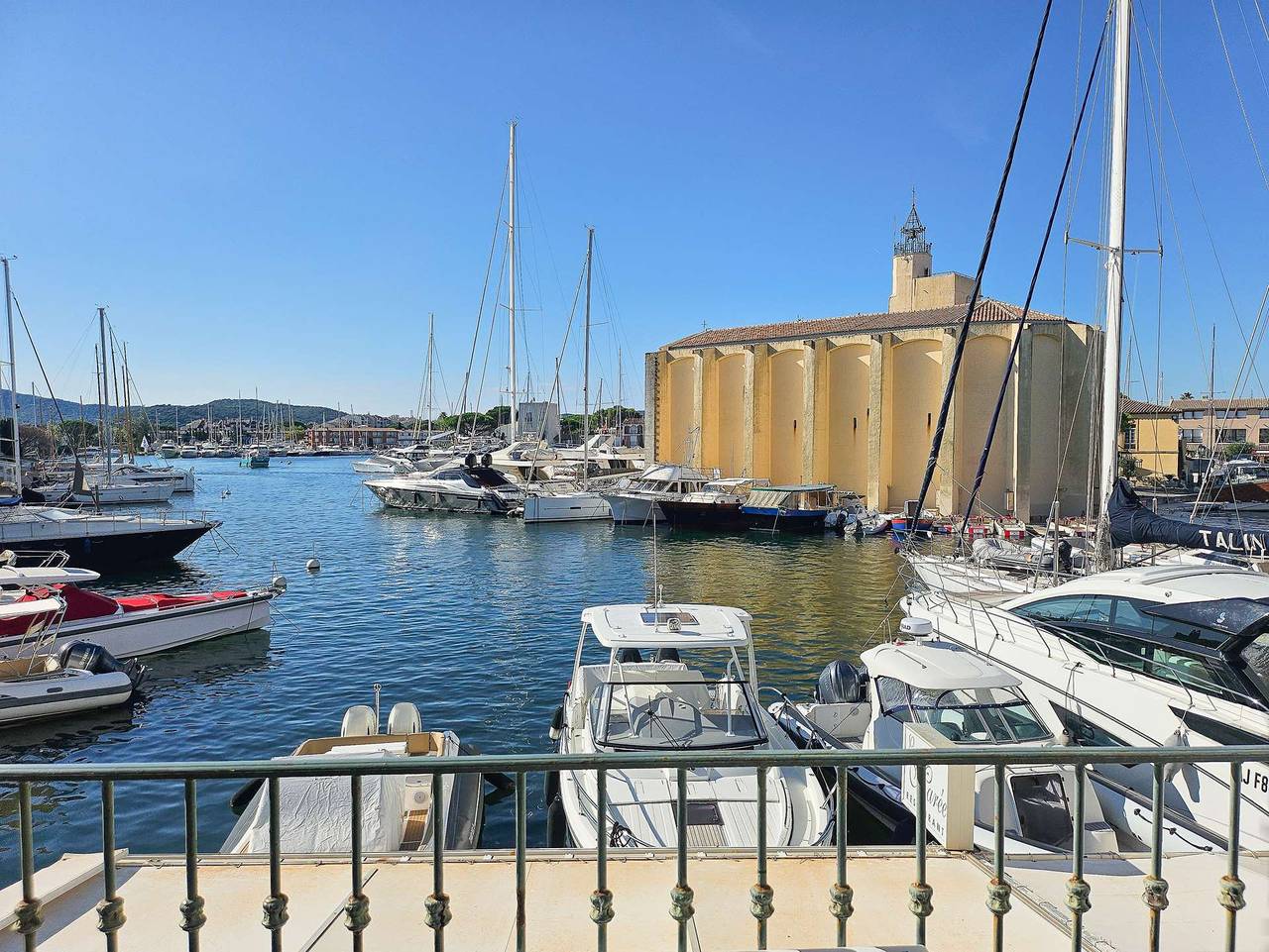 Holiday Apartment for 4 People in Port Grimaud, Grimaud