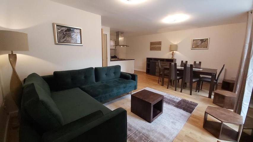 Appartement de vacances pour 2 personnes, avec piscine et sauna ainsi que jardin et vue