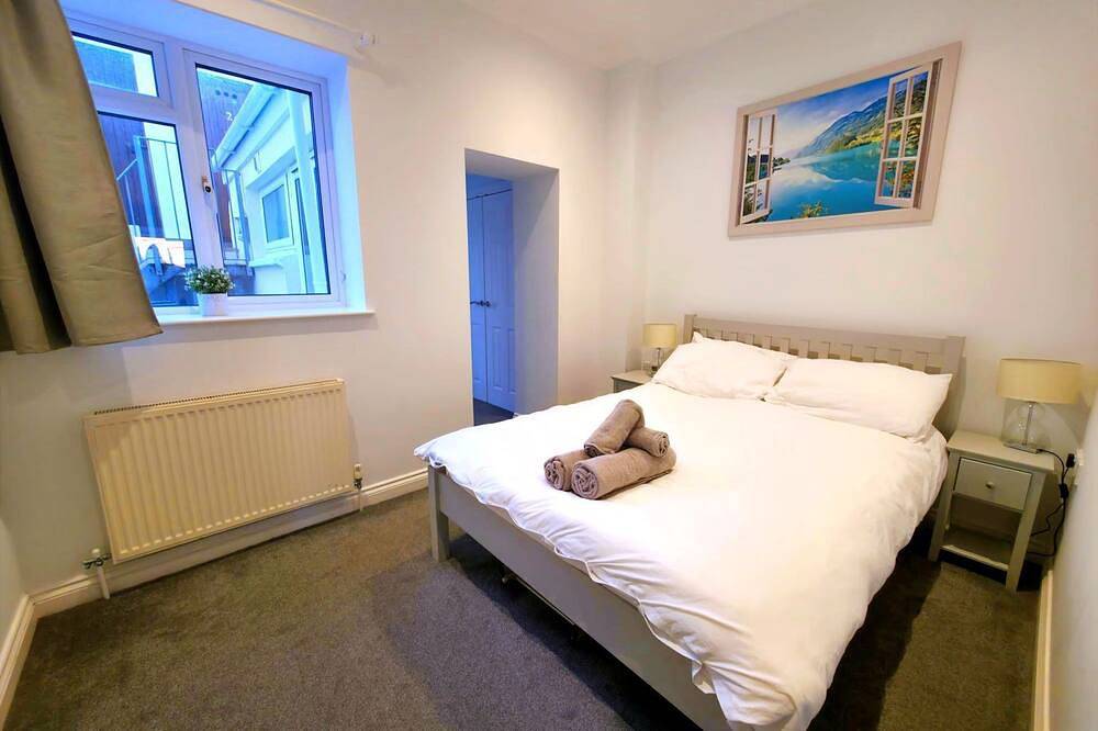 Entire apartment, Spacious 2 bed apartment opposite main beach! in Woolacombe, Devon